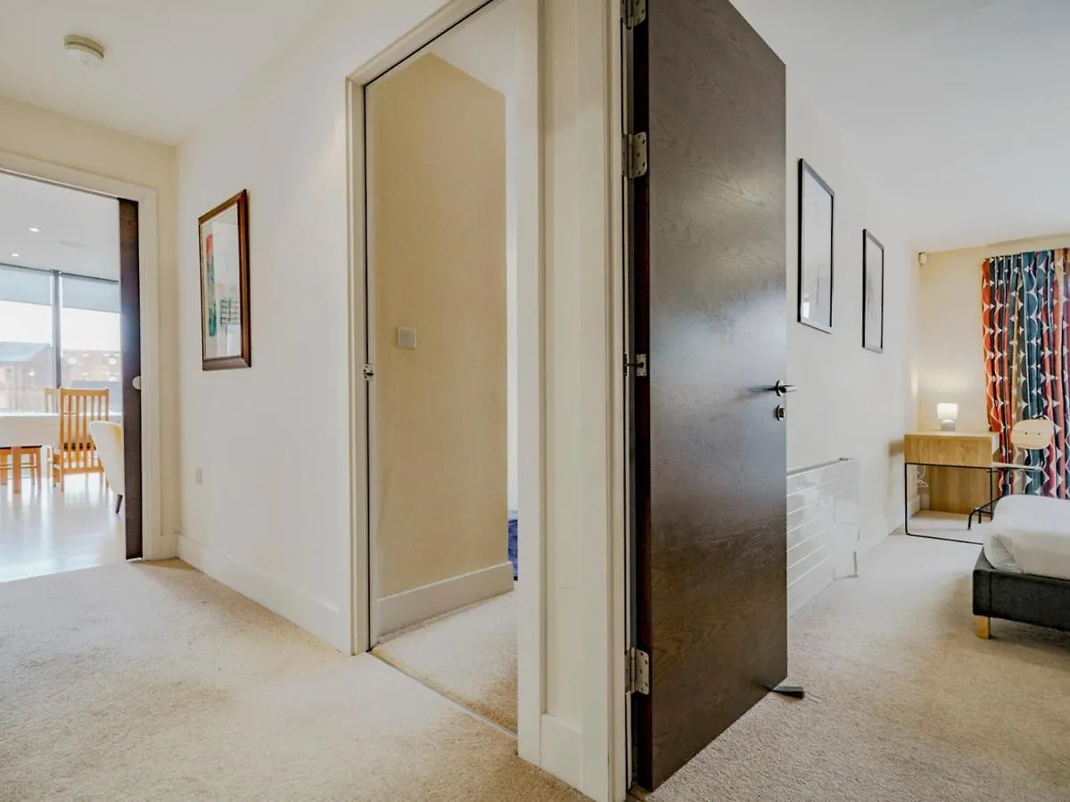 Pass The Keys City Centre Incredible 2Br Corner Apt With Balcony Belfast 0*,  United Kingdom