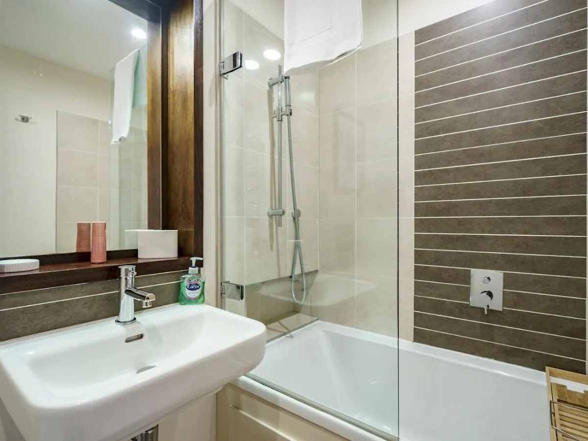Pass The Keys City Centre Incredible 2Br Corner Apt With Balcony Belfast Apartment