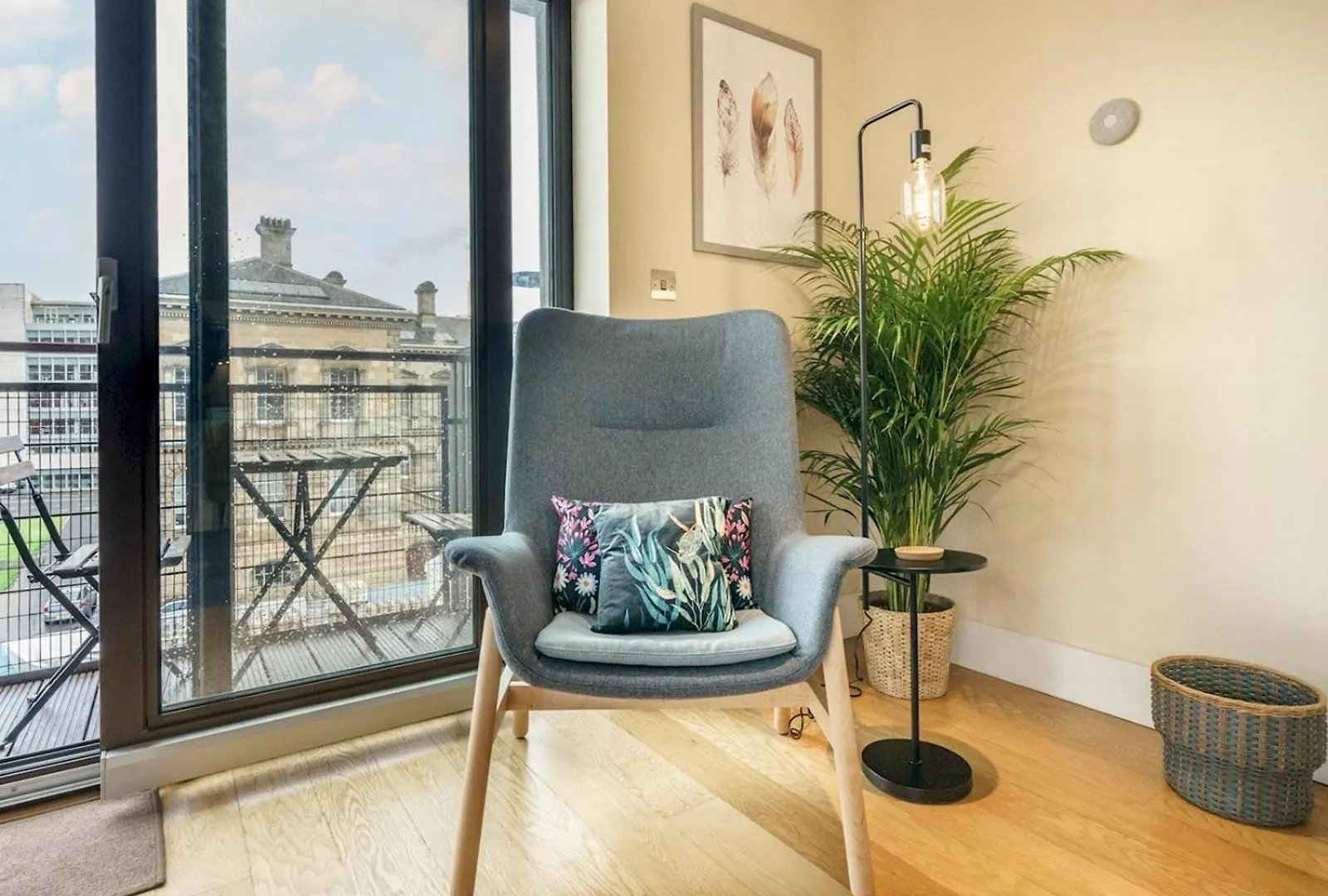 Pass The Keys City Centre Incredible 2Br Corner Apt With Balcony Belfast United Kingdom