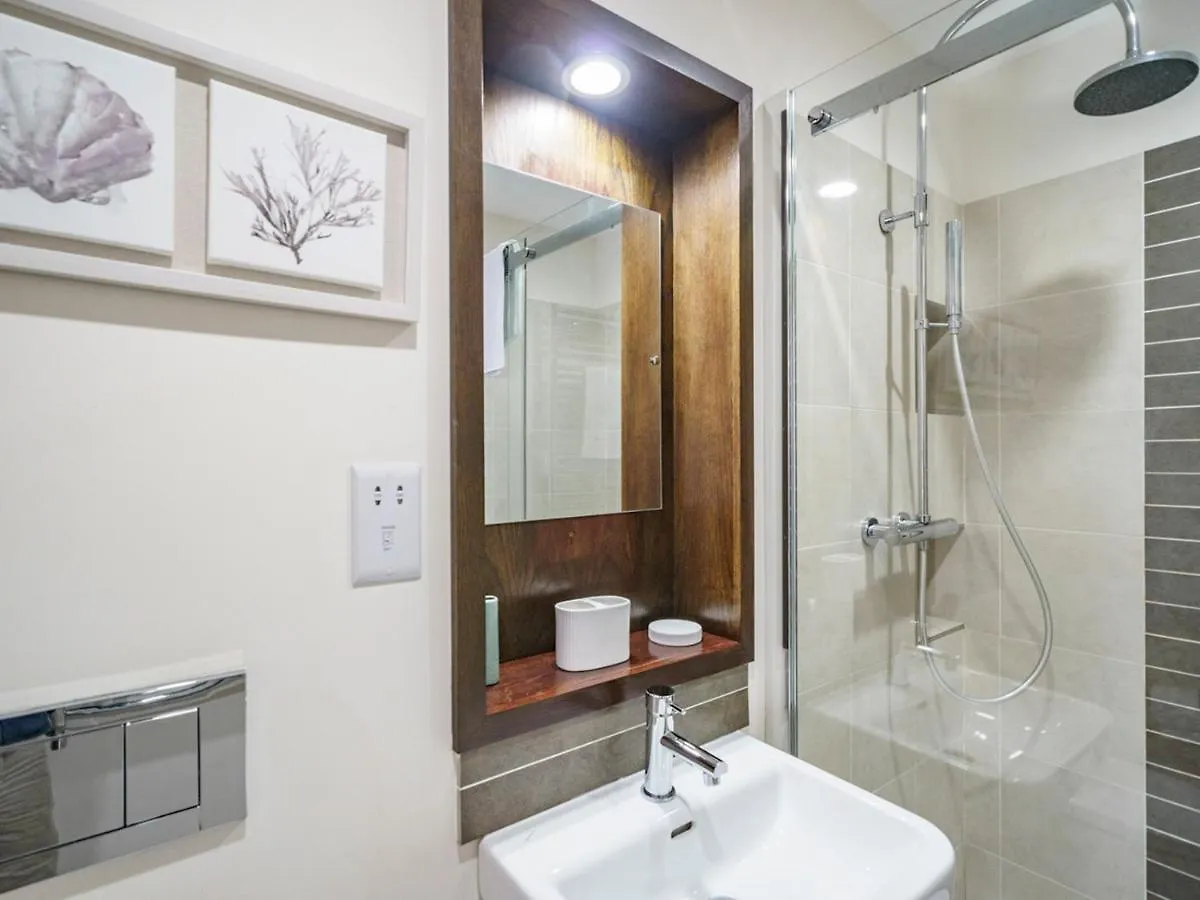 Pass The Keys City Centre Incredible 2Br Corner Apt With Balcony Belfast 0*,  United Kingdom