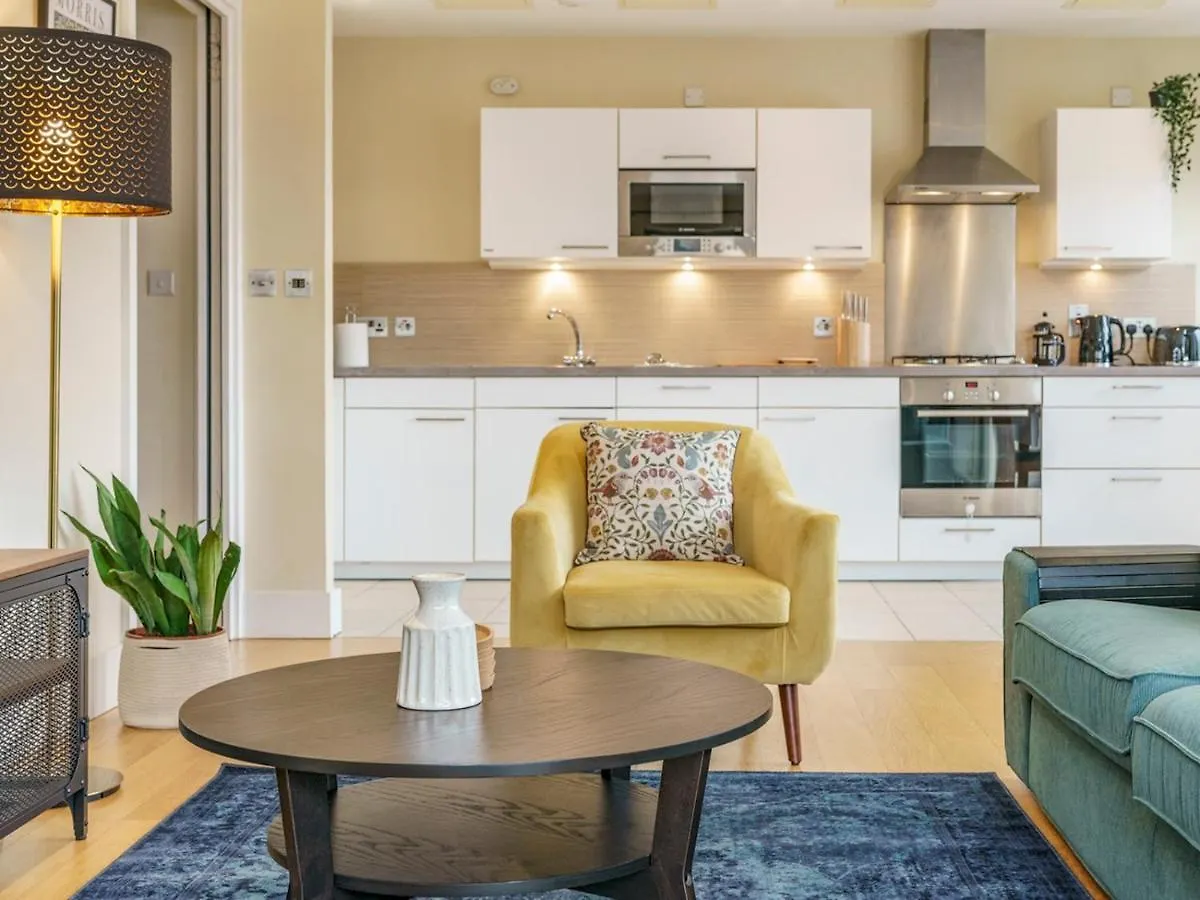 Lägenhet Pass The Keys City Centre Incredible 2Br Corner Apt With Balcony Belfast