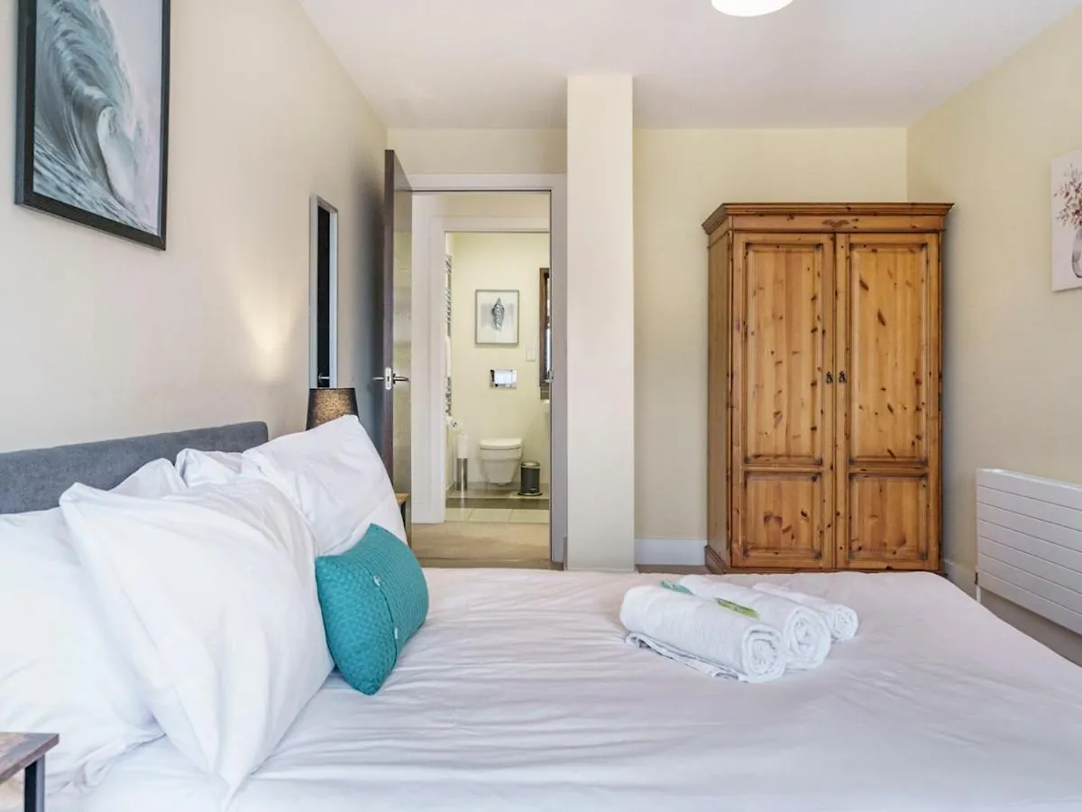 Pass The Keys City Centre Incredible 2Br Corner Apt With Balcony Belfast